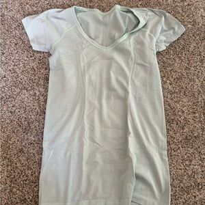 Lululemon Run Swiftly Tee. Size 6. Light Green. Long style.